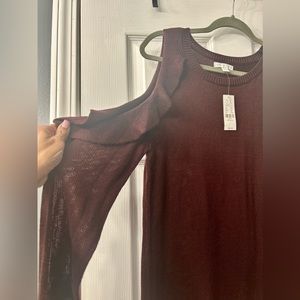 NY&CO Cold shoulder sweater size medium NWT wine colored